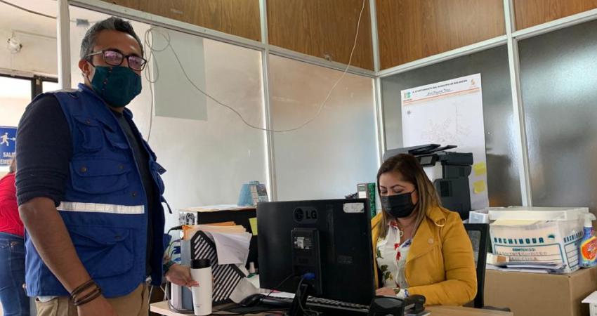 Personal de la OIM visita ventanilla informativa en México