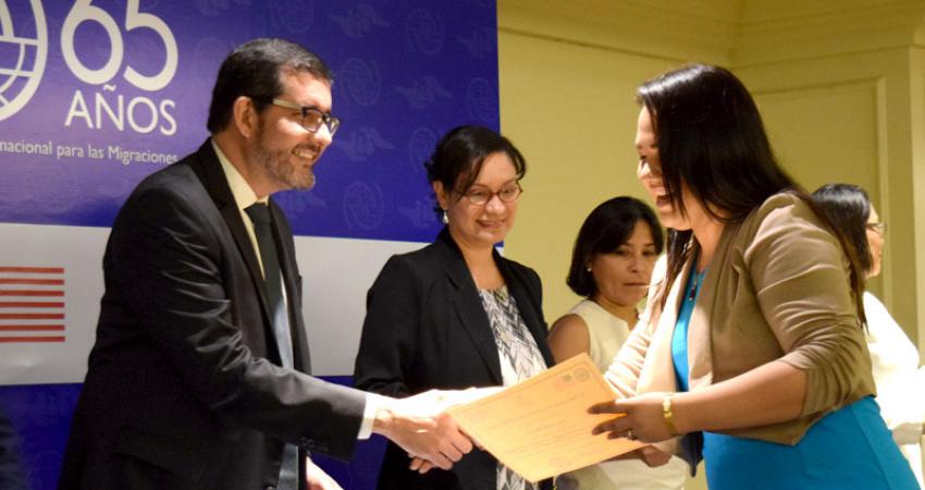 IOM awards certificates of completion to participants of the training on international protection framework for migrant children. Photo: IOM 2016